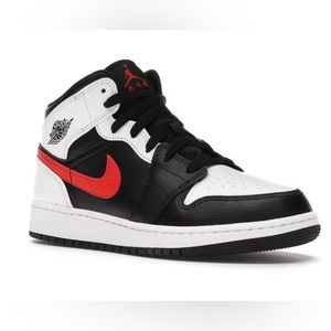 Jordan 1 Mid
White Black Chile Red